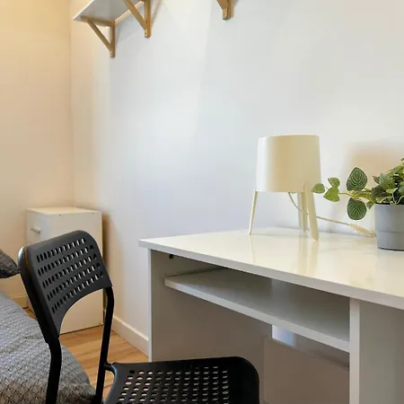 Alloggio in famiglia Roma - Peaceful Retreat, 10 Minutes To Old Town & Seaside