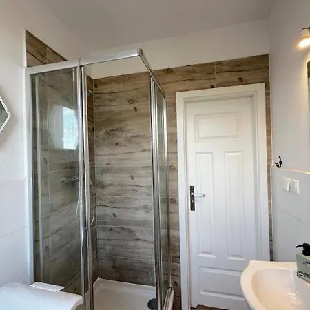 Waza - Peaceful Retreat, 10 Minutes To Old Town & Seaside Rum i privatbostad