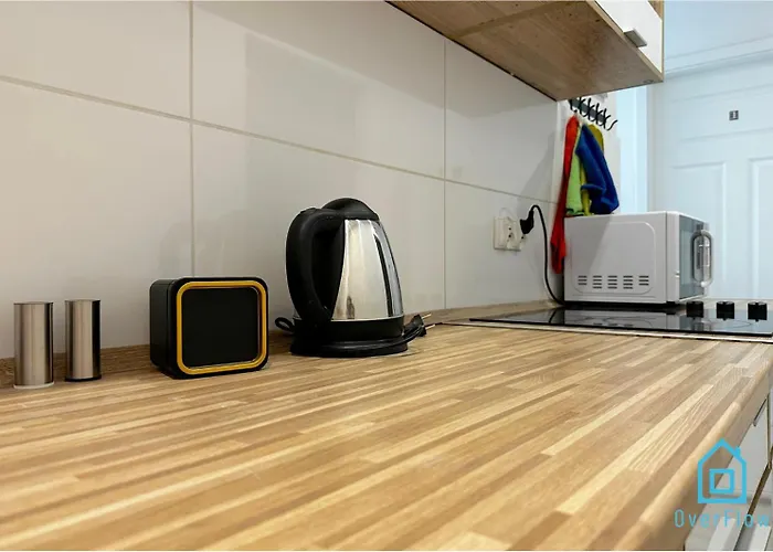 Rum i privatbostad Waza - Peaceful Retreat, 10 Minutes To Old Town & Seaside *