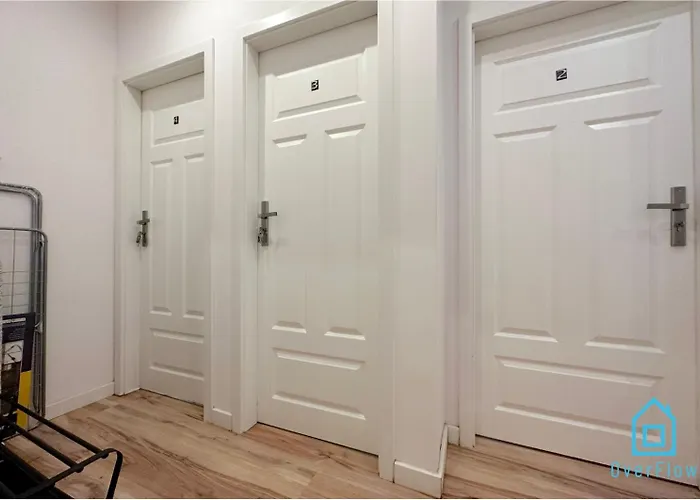 Rum i privatbostad Waza - Peaceful Retreat, 10 Minutes To Old Town & Seaside *