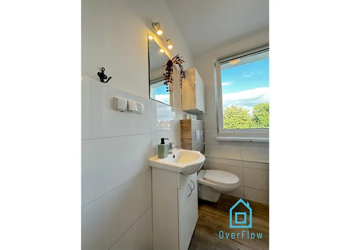 Rum i privatbostad Waza - Peaceful Retreat, 10 Minutes To Old Town & Seaside *