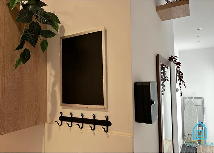 Rum i privatbostad Waza - Peaceful Retreat, 10 Minutes To Old Town & Seaside *